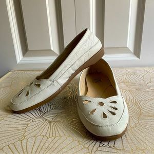 The TOG Shop Leather Flat Shoes